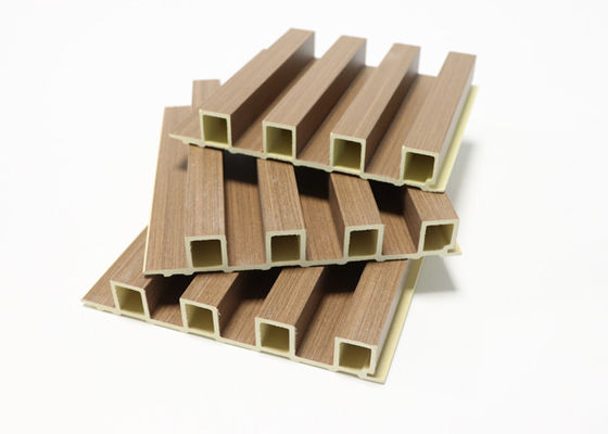 Painel de parede acanelado interior composto plástico de madeira do painel de parede WPC de WPC