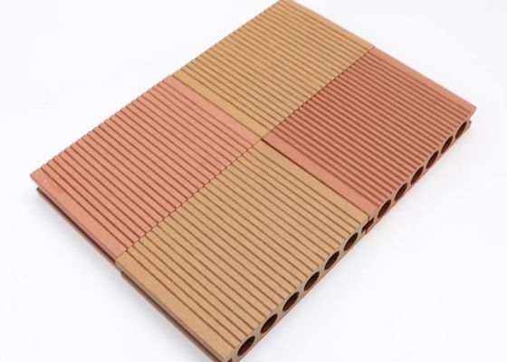 O Decking de madeira exterior 3D da grão WPC gravou o revestimento composto plástico de madeira