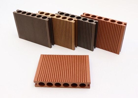 o Decking da extrusão WPC de 140x25mm Co reciclou o revestimento composto plástico de madeira