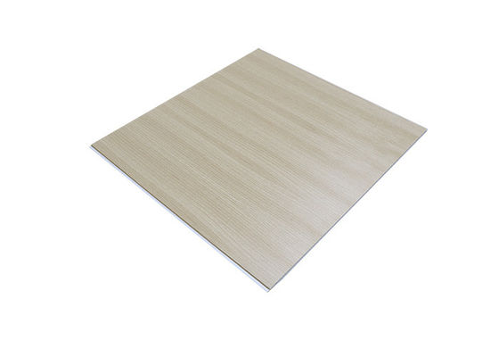 Fácil instale o peso leve à prova de fogo decorativo interior do teto dos painéis de parede do PVC