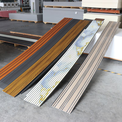 Painel de teto de PVC em relevo 3D para decoração de parede Painel de parede moderno Superfície texturizada Revestimento de parede de PVC Fácil de limpar