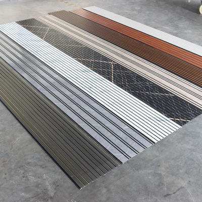 Painel de parede de PVC de grãos de madeira Painel de parede decorativo Material ecológico para quarto sala de estar TV Parede de fundo