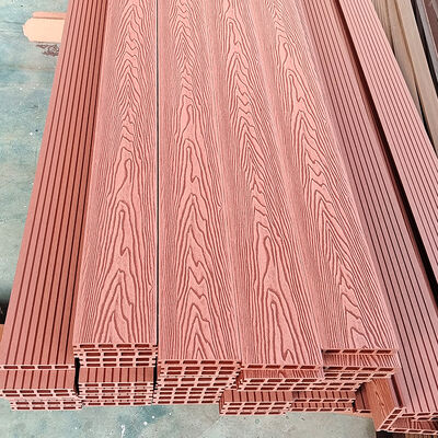 Piso de WPC para o exterior de longa duração. Piso de madeira composta impermeável com design de núcleo oco