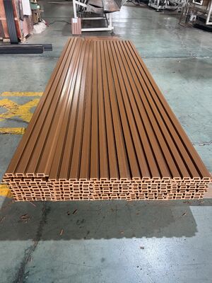 Painéis de Parede WPC Composto à Prova de Fogo Duráveis para Exterior com Encaixe Macho e Fêmea de PVC