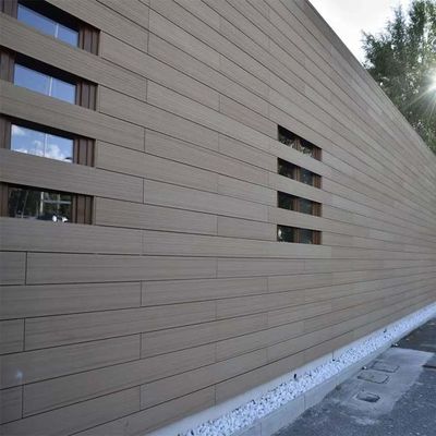 Painel de parede acanelado impermeável exterior do painel de parede WPC do jardim composto plástico WPC