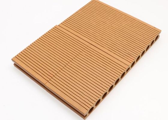 Projeto moderno da instalação fácil do Decking 18mm do jardim WPC do revestimento do quadro do couro cru