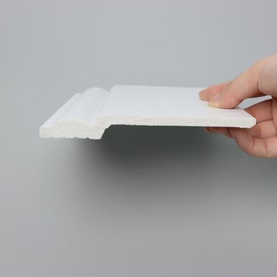 Molde aprontado rodapé de contorno decorativo branco da telha com luz conduzida