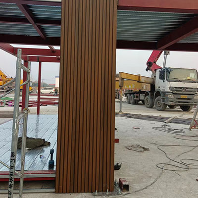Modernos painéis de parede WPC com textura de grãos de madeira para decoração exterior