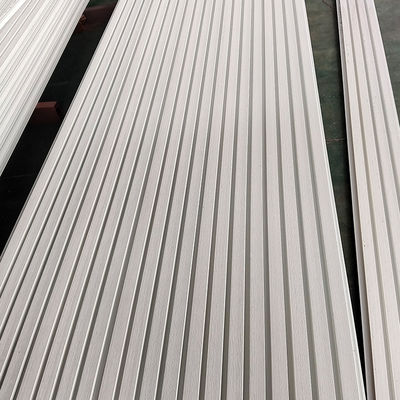 Modernos painéis de parede WPC com textura de grãos de madeira para decoração exterior