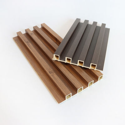 Revestimento de revestimento composto plástico do PVC da madeira interna interior acanelado da decoração do painel de parede de WPC