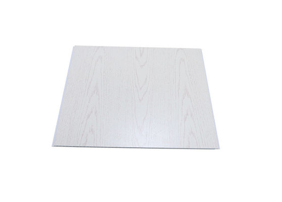 Fácil instale o peso leve à prova de fogo decorativo interior do teto dos painéis de parede do PVC